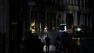 Cuba tem apag&atilde;o maci&ccedil;o e protestos, enquanto governo diz estar sem combust&iacute;vel