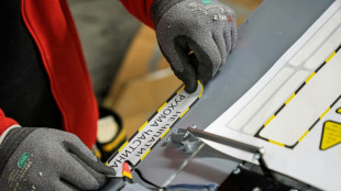 En Ukraine, des femmes se r&eacute;inventent pour fabriquer des drones 