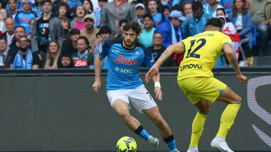 Napoli derrota Inter (3-1) em casa e prolonga festa do t&iacute;tulo; Lazio vence Udinese e &eacute; 3&ordm;