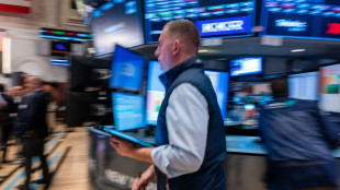 Wall Street r&eacute;agit plut&ocirc;t en baisse aux fortes cr&eacute;ations d'emplois