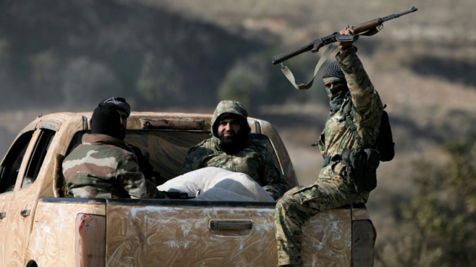 Ex&eacute;rcito s&iacute;rio lan&ccedil;a contraofensiva para conter rebeldes perto de cidade central