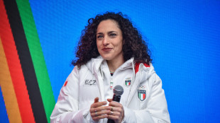 Milano Cortina: alfieri azzurri riconsegnano la bandiera a Mattarella