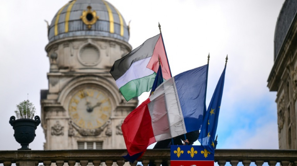 Pr&egrave;s d'une centaine de mairies hissent le drapeau palestinien malgr&eacute; l'opposition du gouvernement