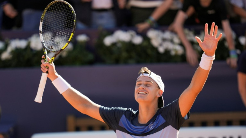 Rune vence Alcaraz e conquista ATP 500 de Barcelona