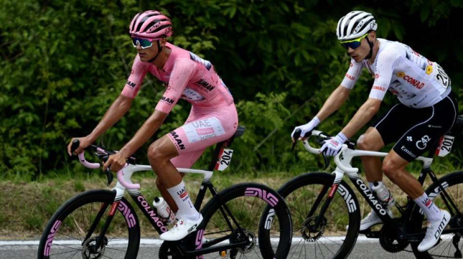 El ecuatoriano Carapaz gana la 11&ordf; etapa del Giro, el mexicano Del Toro sigue de rosa