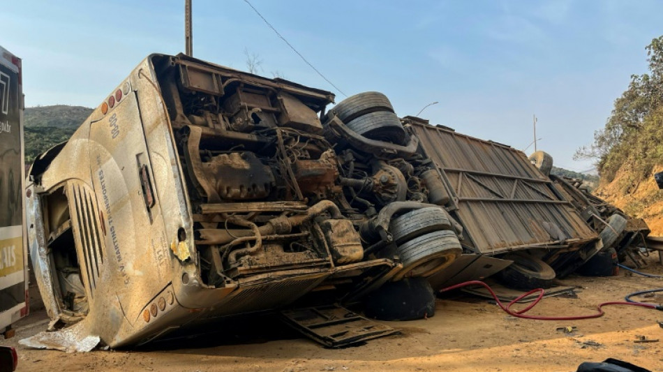 Acidente de &ocirc;nibus com torcedores do Corinthians deixa ao menos sete mortos