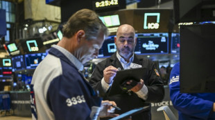 Wall Street termine en l&eacute;g&egrave;re hausse, nouveau record du S&P 500