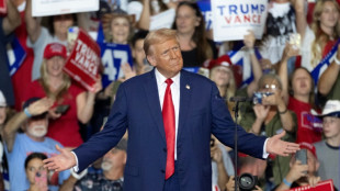 Trump chama democratas de 'est&uacute;pidos' ap&oacute;s confisco de avi&atilde;o de Maduro