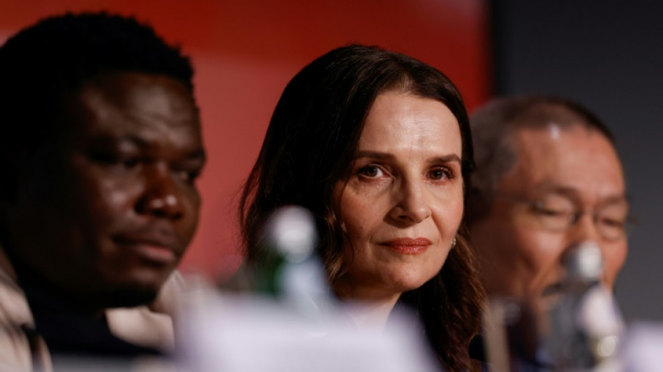 Condamn&eacute; pour agressions sexuelles, G&eacute;rard Depardieu a &eacute;t&eacute; "d&eacute;sacralis&eacute;", estime Juliette Binoche &agrave; Cannes
