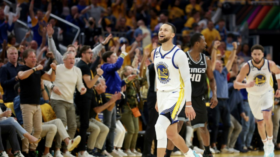 NBA: Golden State &eacute;galise contre les Kings, Minnesota obtient un sursis