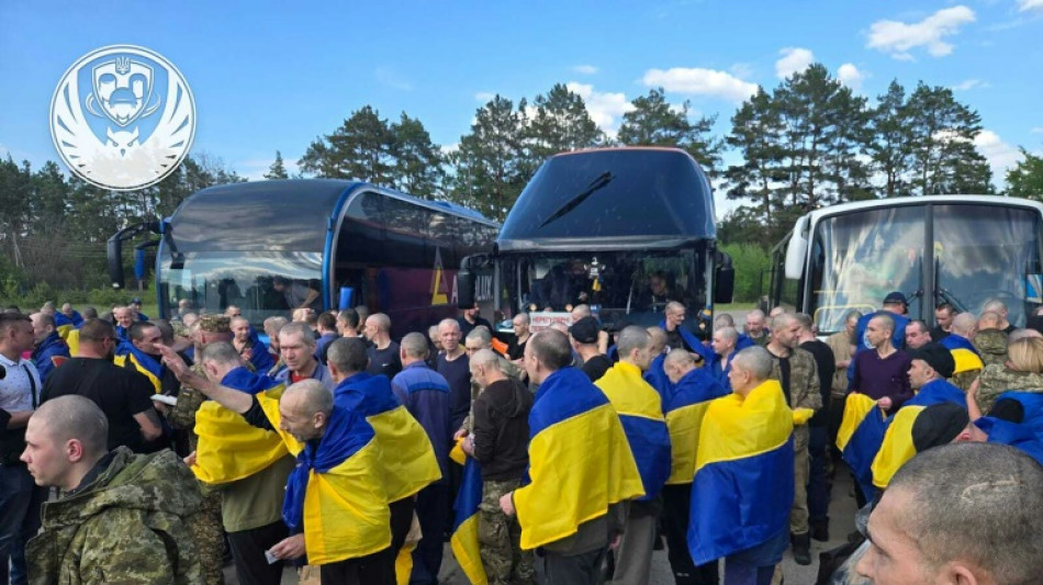La Russie et l'Ukraine commencent leur &eacute;change record de prisonniers, salu&eacute; par Trump