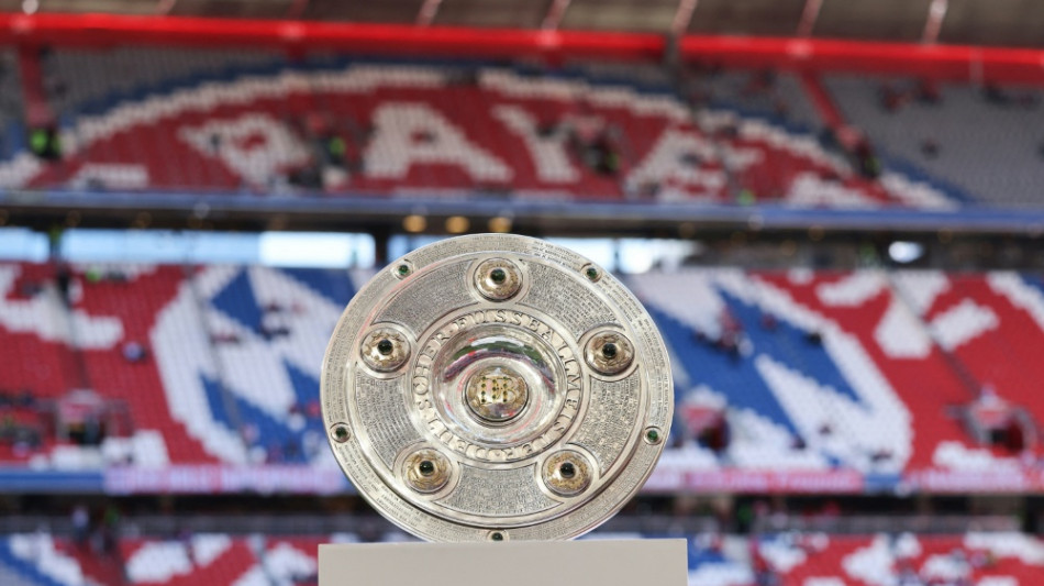 Wieder "dahoam": Bayern erhalten Meisterschale