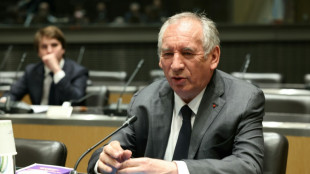 Missbrauchsskandal: Linkspopulisten fordern Bayrous R&uuml;cktritt