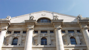 Borsa: Milano apre in lieve calo (-0,08%)