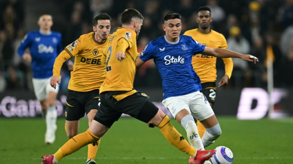 Everton seal permanent deal for Alcaraz