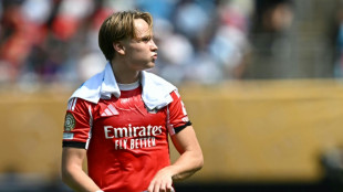 Benfica beat Bayern to top group C