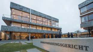 Steinwurf auf Bundesverfassungsgericht: Verd&auml;chtiger in Karlsruhe vor Gericht