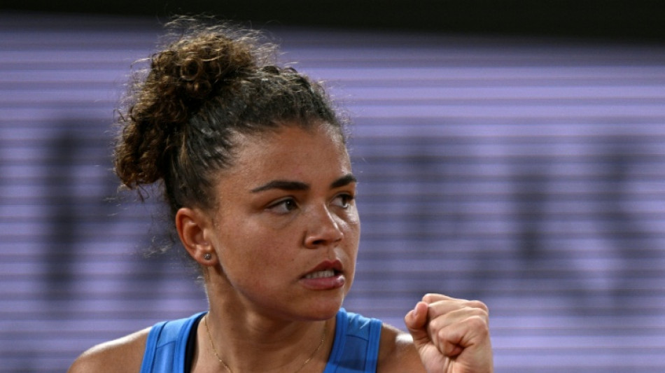 Paolini through as Swiatek, Alcaraz eye French Open third round