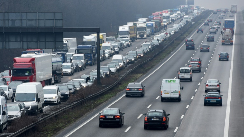 Auto bleibt beliebtestes Verkehrsmittel der Deutschen f&uuml;r Reisen