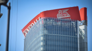 Insegna Generali pericolante, 10 indagati per crollo colposo