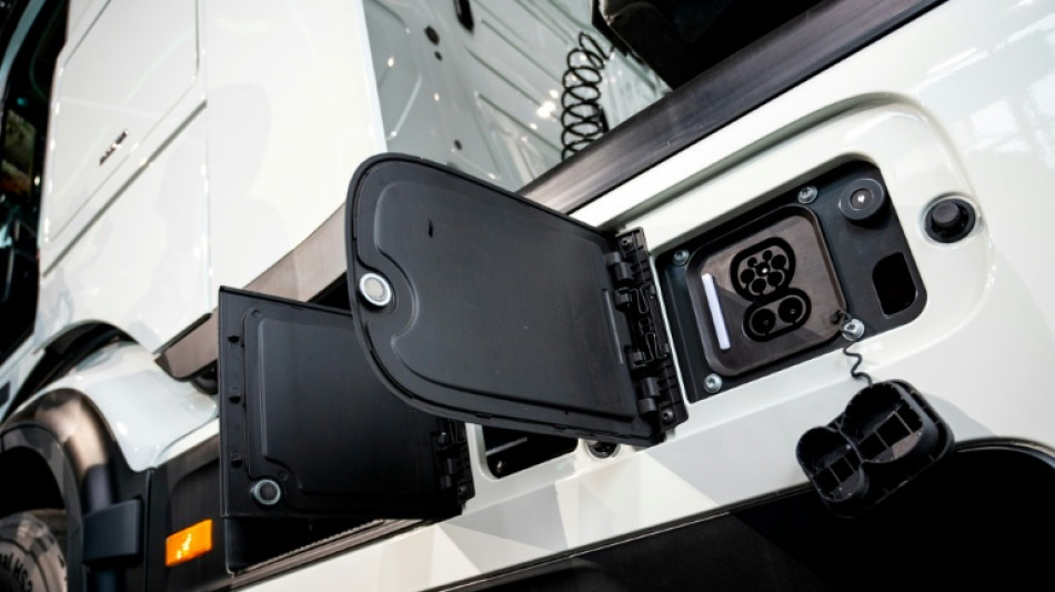 E-Lkw von Mercedes-Benz sollen Amazons Transportnetzwerk nachhaltiger machen