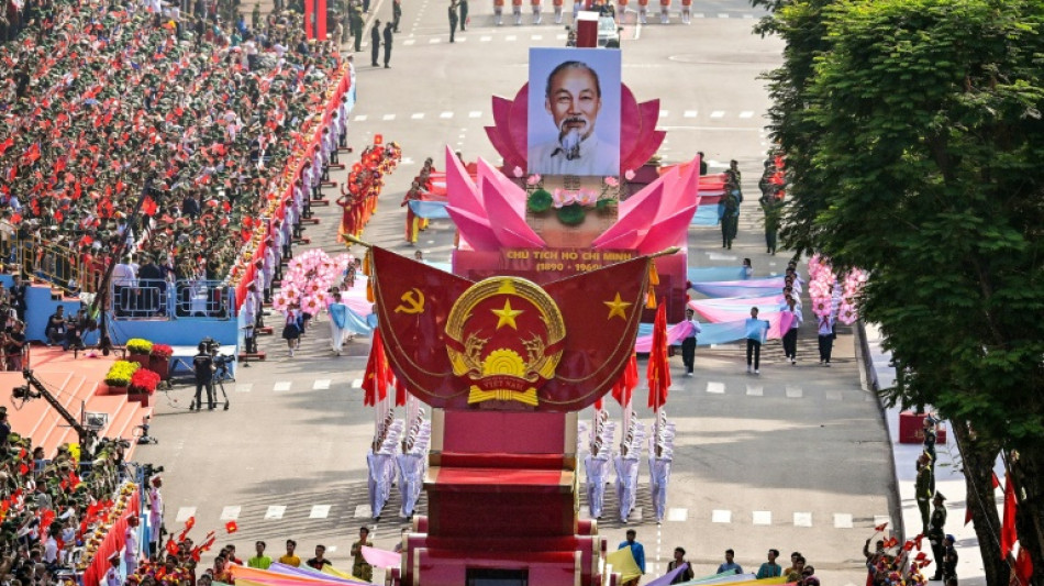 Vietnam celebra con un gran desfile militar los 50 a&ntilde;os de la toma de Saig&oacute;n