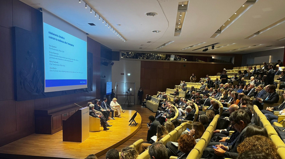 Intesa, 112 miliardi per ambiente e sociale, 30% nuovo credito