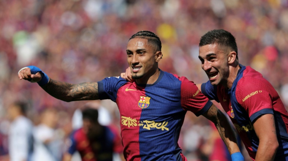 Raphinha extends Barca deal until 2028