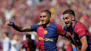 Raphinha extends Barca deal until 2028