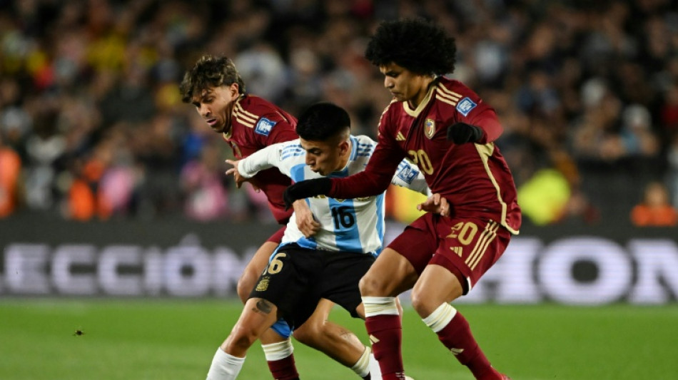 El argentino Thiago Almada sufre una lesi&oacute;n muscular