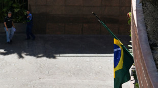 Oposi&ccedil;&atilde;o denuncia cerco e corte de energia na embaixada da Argentina na Venezuela