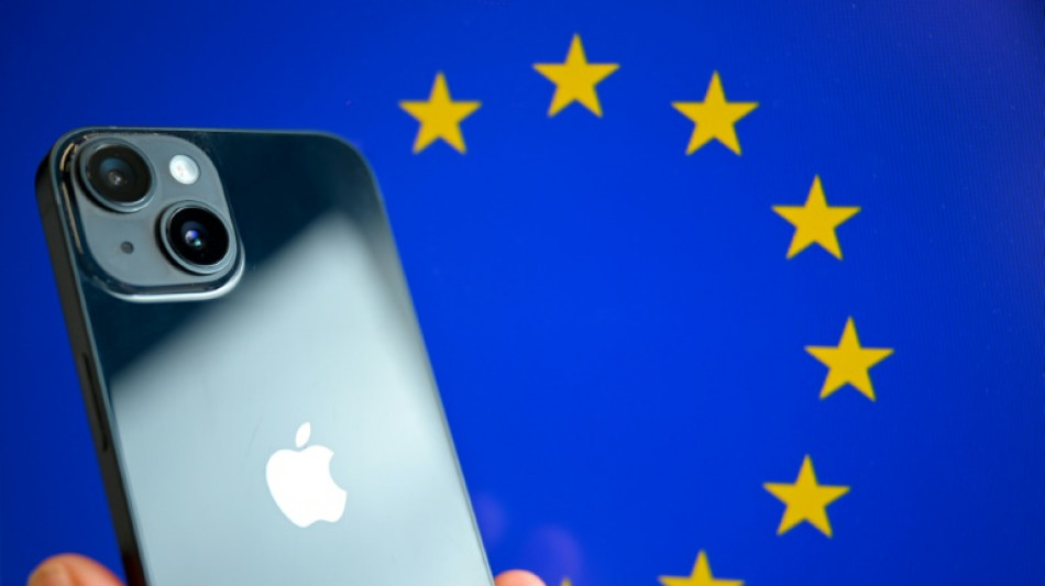 UE anuncia multas elevadas contra Apple e Meta em meio a tens&otilde;es comerciais com EUA