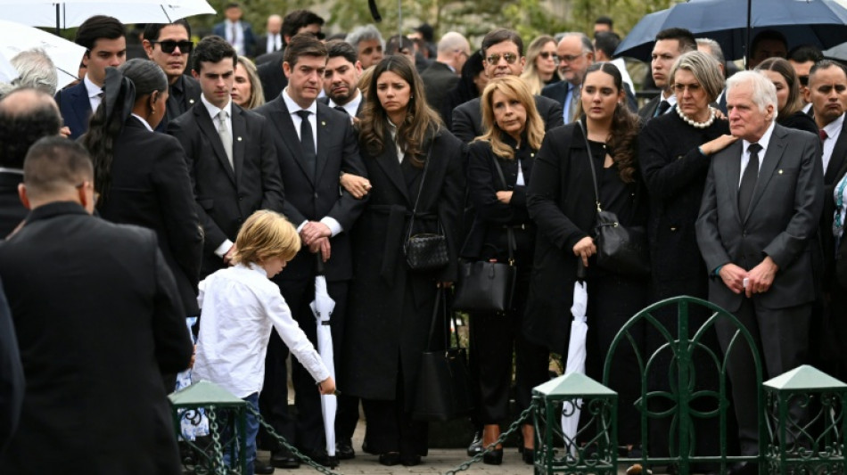 Colombia entierra al presidenciable asesinado sin Petro