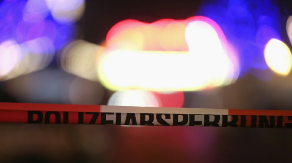 Blutiger Beziehungsstreit in Hannover: 21-J&auml;hrige stirbt vor Wohnhaus auf Stra&szlig;e