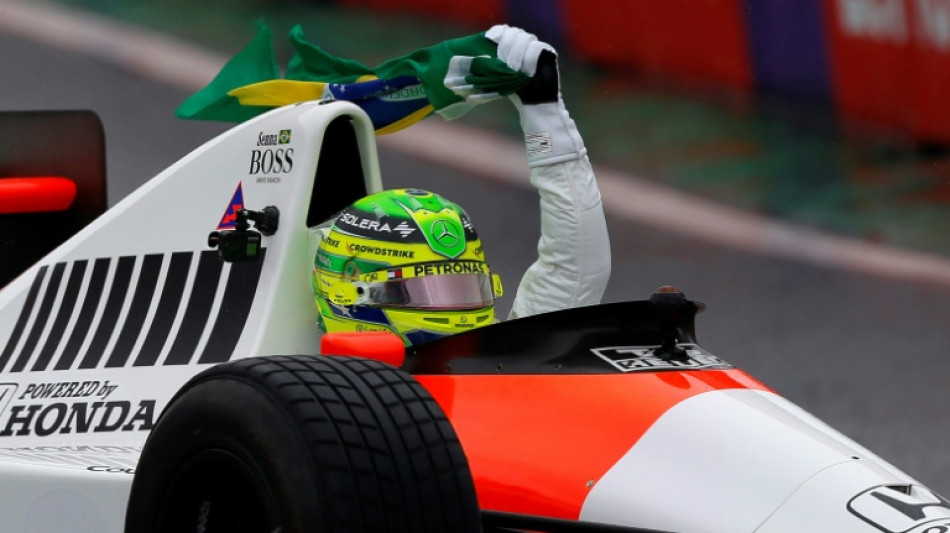 F1: Hamilton au volant de la McLaren de Senna avant le GP du Br&eacute;sil