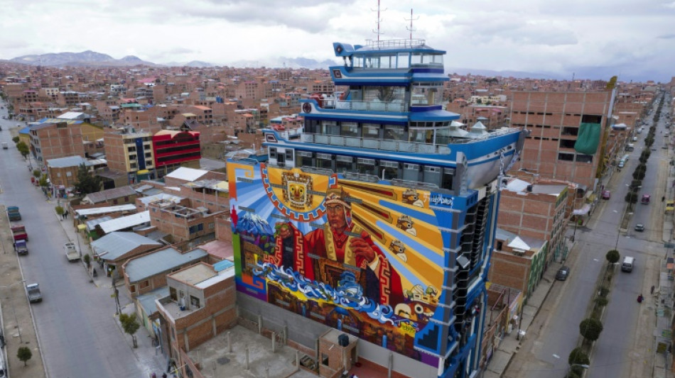 Entre nuvens e super-her&oacute;is, fen&ocirc;meno dos 'cholets' vira febre na Bol&iacute;via