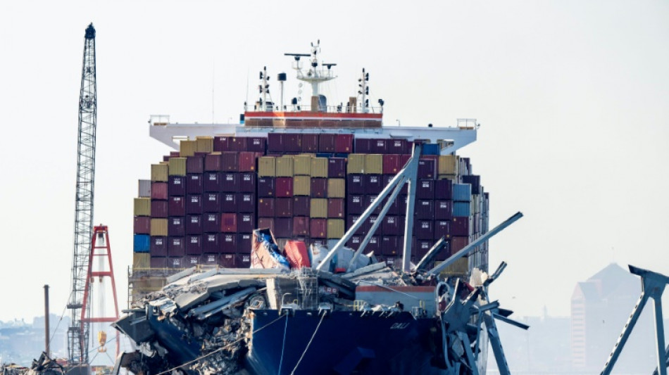 EUA pede mais de US$ 100 milh&otilde;es dos respons&aacute;veis pelo cargueiro que destruiu ponte em Baltimore