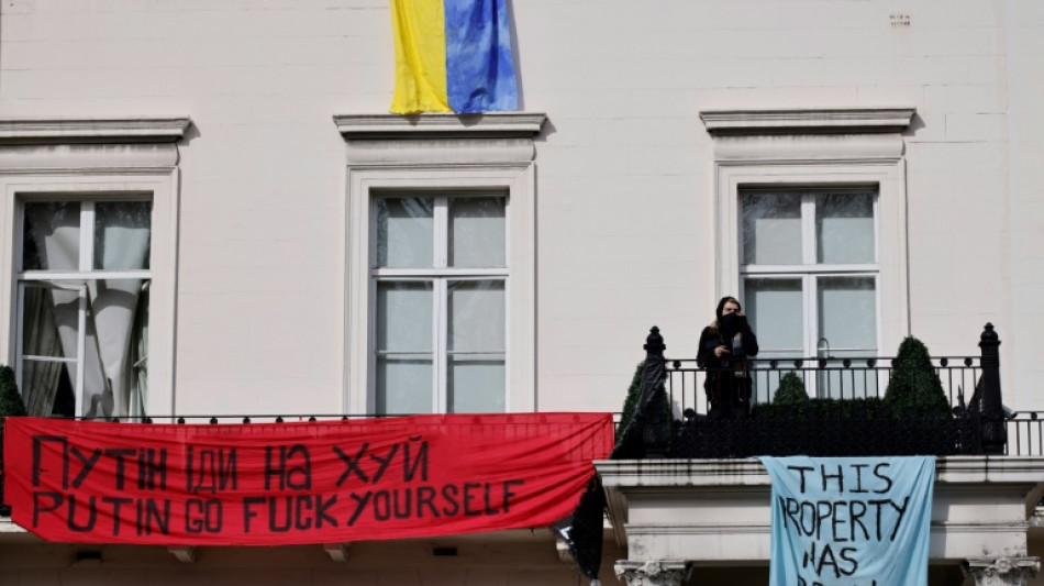 Manifestantes ocupan una mansi&oacute;n vinculada a un magnate ruso en Londres