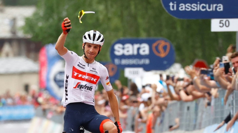 Ciccone gana en llegada en alto en el Giro, Carapaz sigue l&iacute;der