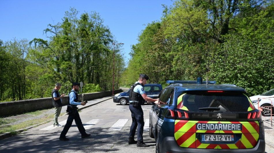Meurtre dans une mosqu&eacute;e du Gard: le meurtrier toujours en fuite, &eacute;moi jusqu'au sommet de l'Etat