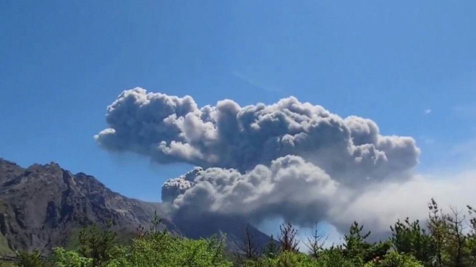 Un volc&aacute;n entra en erupci&oacute;n en Jap&oacute;n