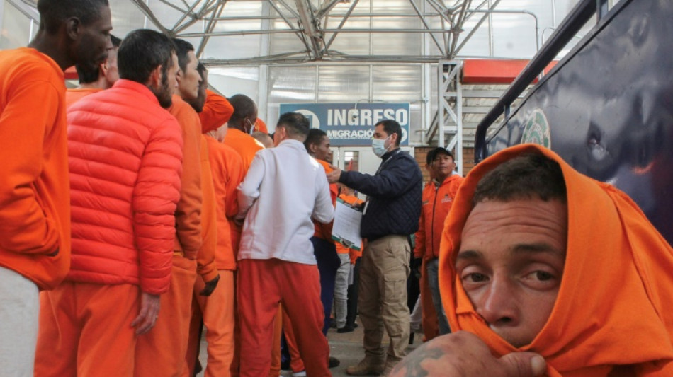 Ecuador deports more than 800 Colombian inmates as Bogota cries foul