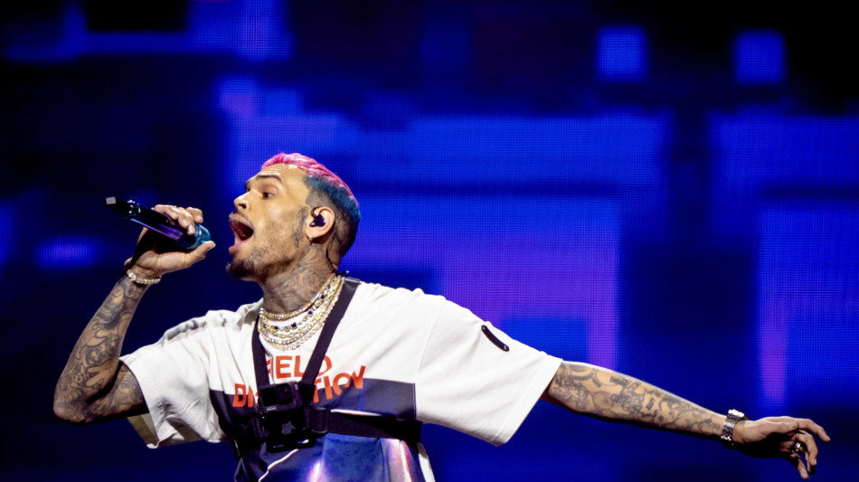 Rapper Chris Brown arrestato in Gb, in custodia almeno un mese
