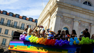 Miles de personas desfilan en Lisboa para la EuroPride