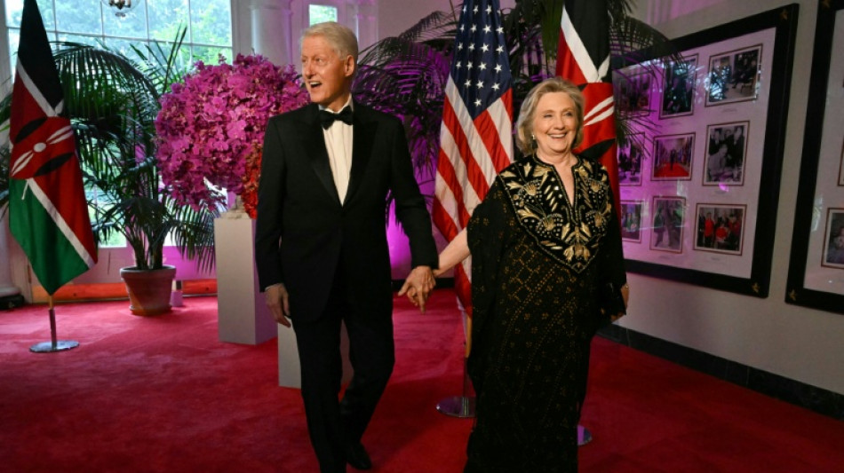 Bill e Hillary Clinton pedem que seu depoimento sobre Epstein seja feito em p&uacute;blico