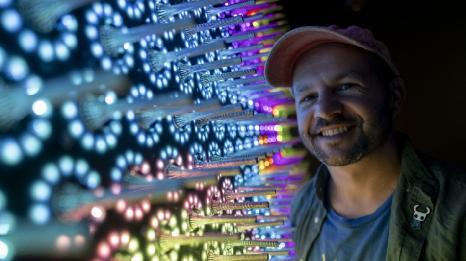 Arte e tecnologia se encontram em exposi&ccedil;&atilde;o na zona portu&aacute;ria do Rio