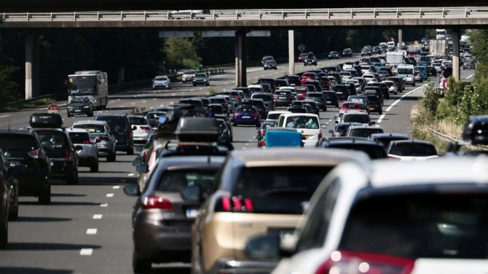 Vacances d'&eacute;t&eacute;: circulation "tr&egrave;s dense" toute la journ&eacute;e, plus de 1.000 kms de bouchons
