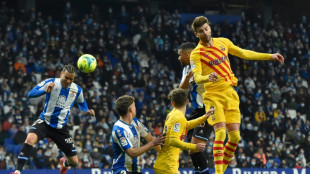 Luuk de Jong salva un punto para mantener al Bar&ccedil;a en zona Champions