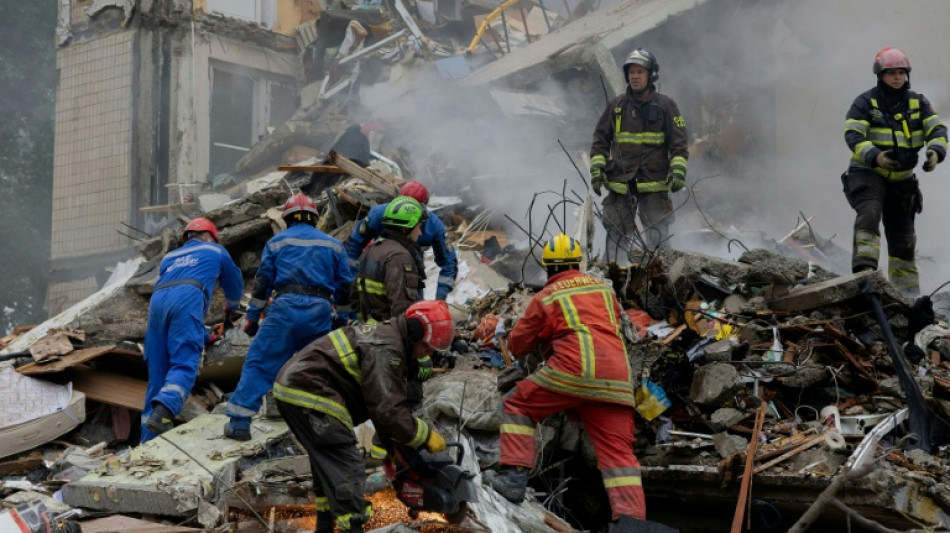 Ucr&acirc;nia em luto ap&oacute;s bombardeio que deixou 31 mortos em Kiev