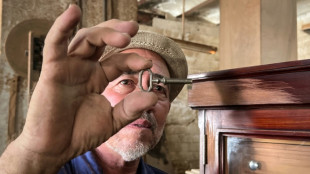 A arte cubana de conservar charutos em caixas feitas &agrave; m&atilde;o